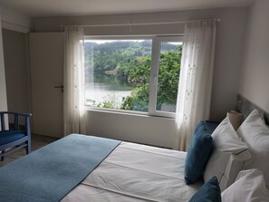 1 bedroom, iron/ironing board, travel cot, free WiFi - Casa da Flor 2 (Vila Caiz - Amarante)