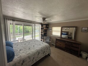 3 bedrooms, desk, iron/ironing board, travel cot