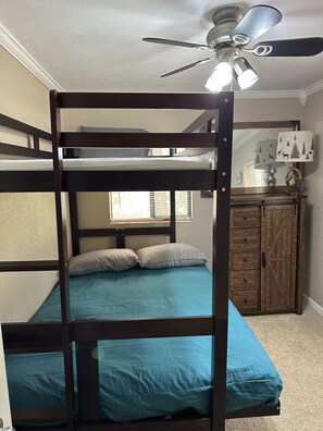 3 bedrooms, desk, iron/ironing board, travel crib
