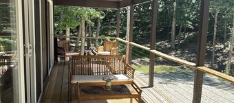 Beautiful chalet with lake access and close to entertainment! Bring the family!