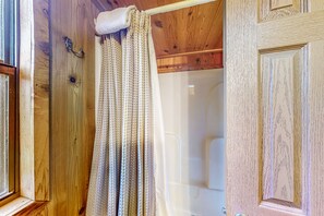 Hair dryer, towels - Dog-friendly house close to Seneca Lake with firepit, deck, loft, & washer/dryer (Hector)