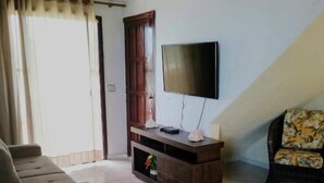 Panoramic Suite | Living area | 32-inch LED TV with satellite channels - Ponta Negra Suítes & Apart (Natal)