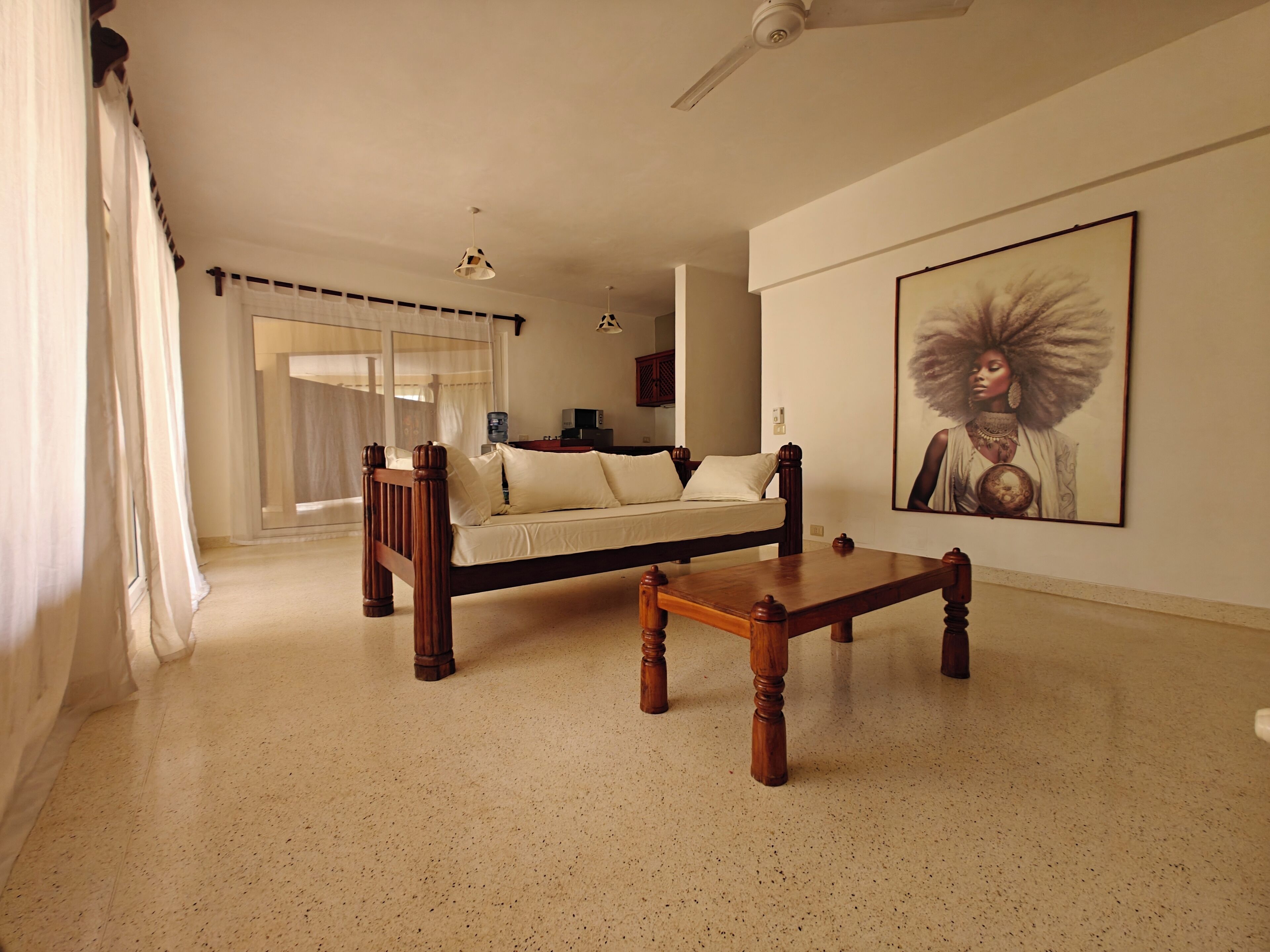 Apartamento Deluxe, 1 habitación, vistas al mar | Zona de estar | Smart TV de 42 pulgadas con canales digitales, Netflix