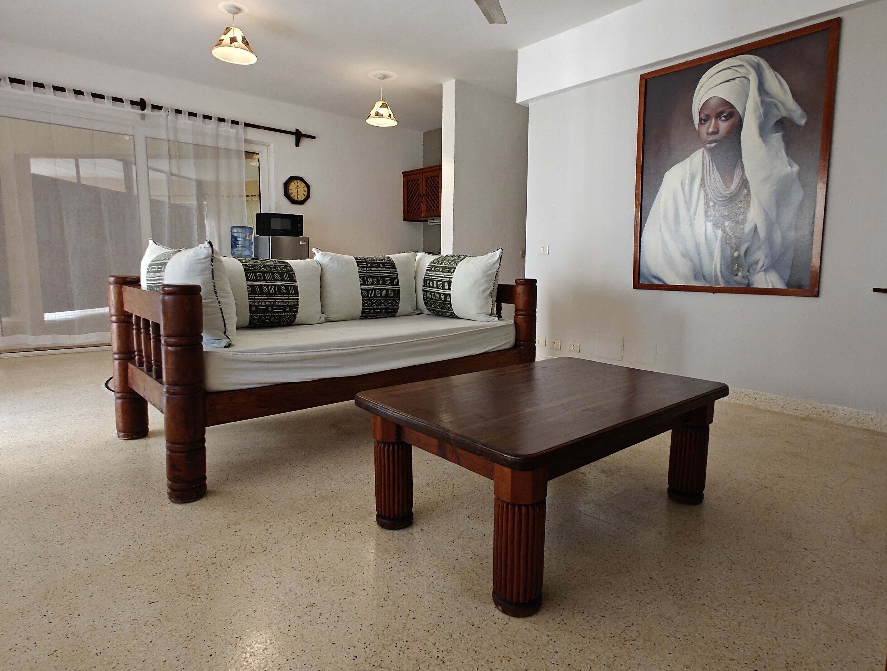 Apartamento Deluxe, 1 habitación, vistas al mar | Zona de estar | Smart TV de 42 pulgadas con canales digitales, Netflix