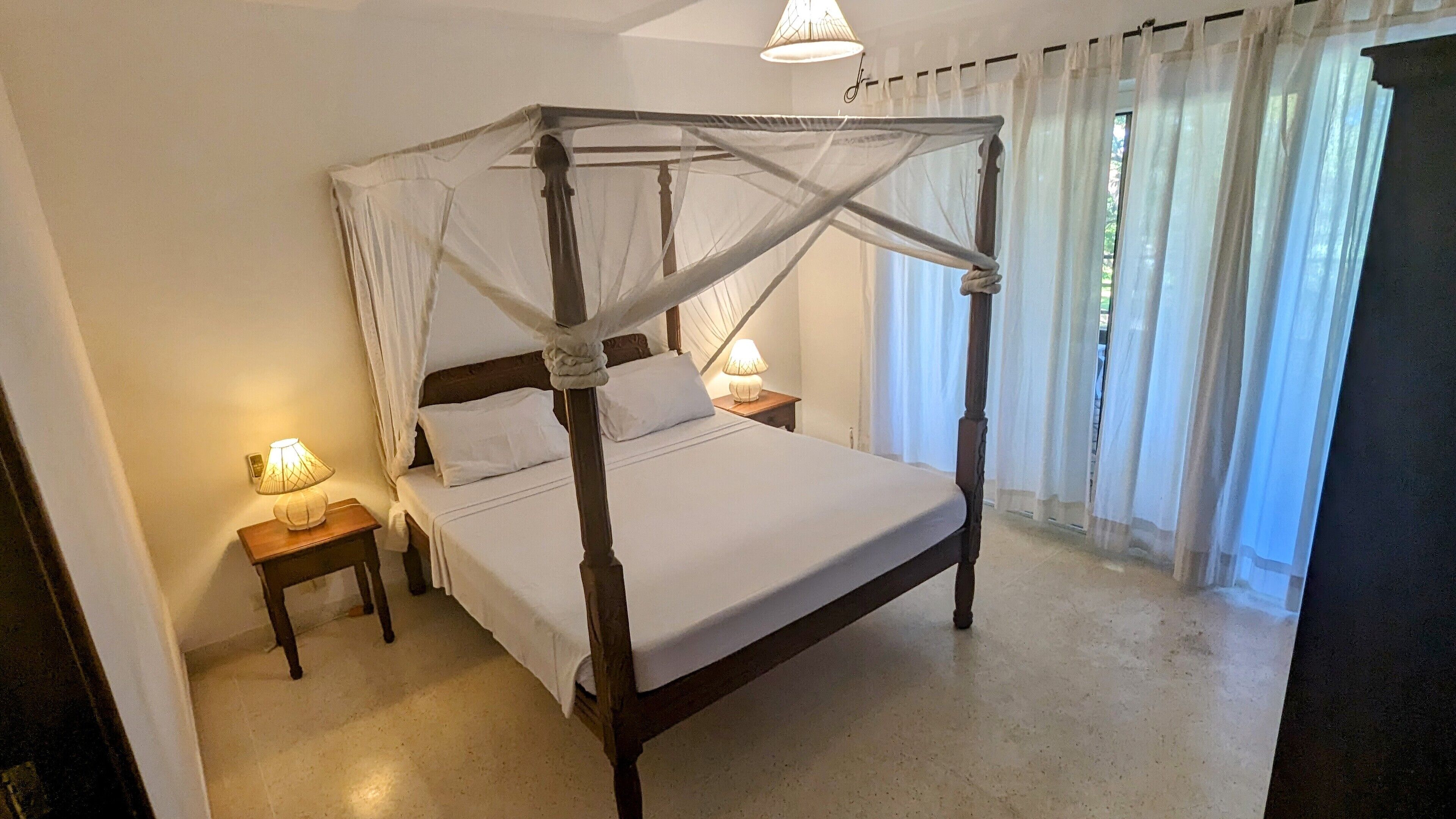 Decoración personalizada, muebles diferentes y escritorio 