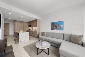 TV - Level - Fulton Market One Bedroom Suite with full kitchen and living room (Chicago)