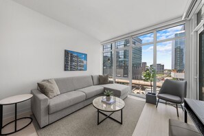 TV - Level - Fulton Market One Bedroom Suite with full kitchen and living room (Chicago)