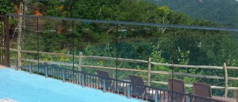 Piscine intérieure, piscine extérieure