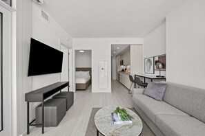 Living area - Level - Fulton market Modern two bedroom two bath with full kitchen and balcony (Chicago)