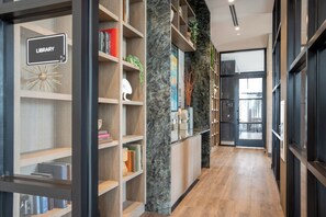 Interior - Level - Fulton market Modern two bedroom two bath with full kitchen and balcony (Chicago)