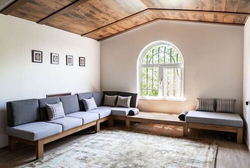  Spacious 5BR/2BA VILLA: AC, Parking, Gazebo, Backyard, Mount. View, Wi-Fi BBQ