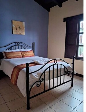 6 chambres, coffres-forts dans les chambres, fer et planche à repasser