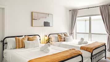 2 bedrooms, desk, iron/ironing board, WiFi