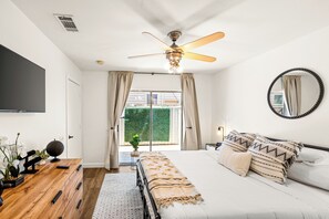 2 Schlafzimmer, Schreibtisch, B ügeleisen/Bügelbrett, WLAN