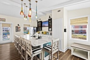 Fridge, microwave, oven, stovetop - Close to Everything in Gulf Shores! 5 BR house w/Heated Pool (Gulf Shores)