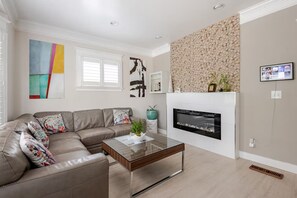 Smart TV, fireplace, DVD player