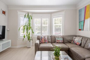 Smart TV, fireplace, DVD player