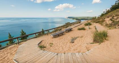539 Bay St. Lake View Condo by Beach 102W