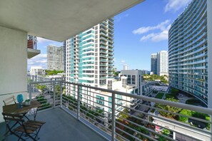 Balcony - Relax Family Midtown Miami (Miami)
