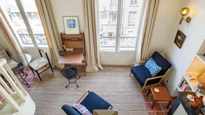 Unclassified image, 4 of 22, button - Central Duplex Notre Dame (Paris)