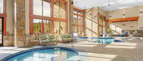 屋内プール、温水プール