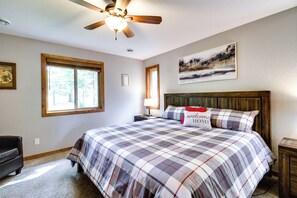 2 Schlafzimmer, Schreibtisch, Bügeleisen/Bügelbrett, Reisekinderbett