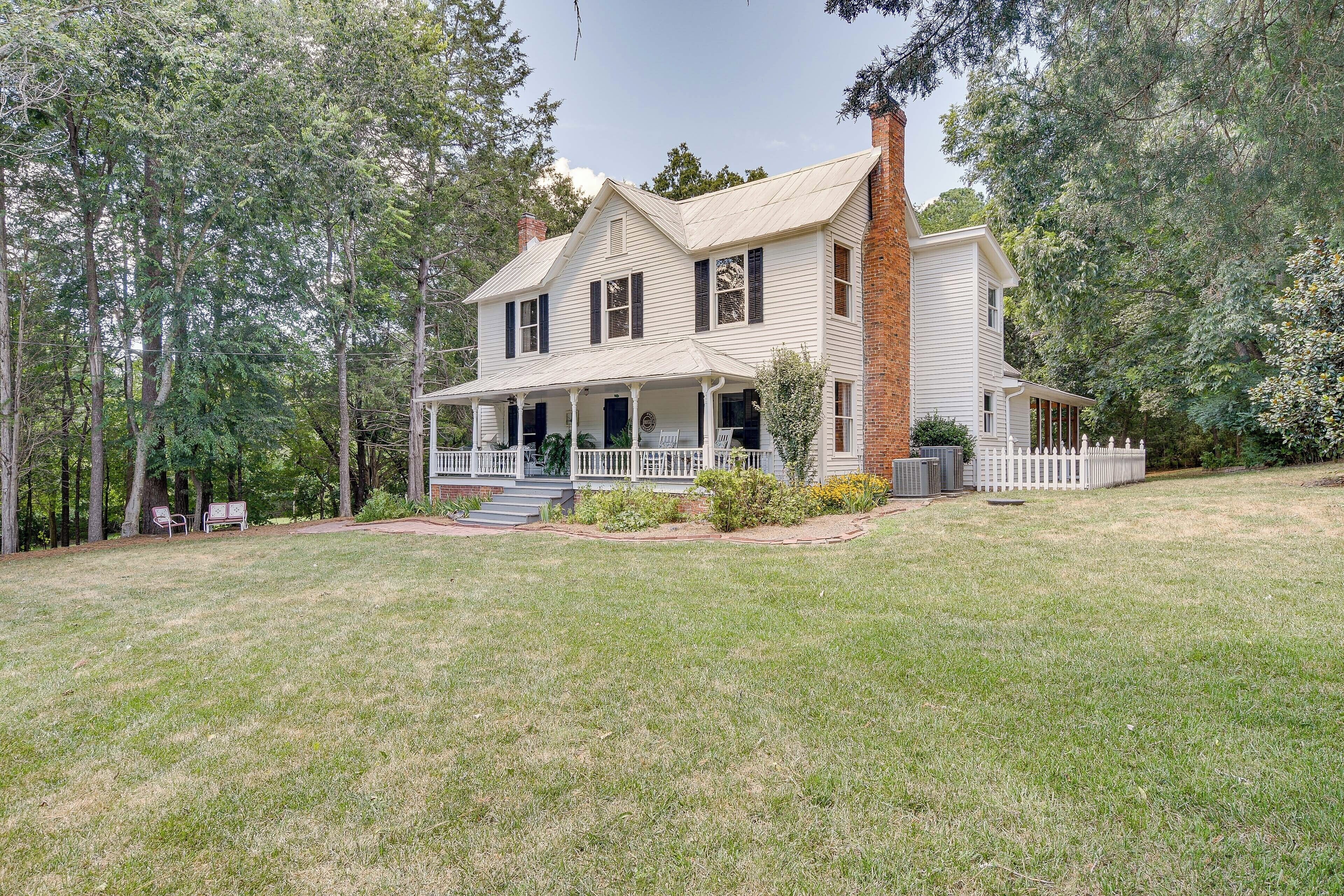 Historic & Charming Pittsboro Home w/ Fireplaces