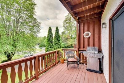 4 bedrooms, Walking distance DT Helen + Hot Tub + 2 King + River Access