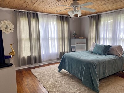 The Cajun Cottage - Downtown Cottage