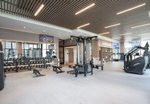 Fitness facility - Level - Fulton Market Junior Two Bedroom Two Bath suite with kitchen and balcony (Chicago)