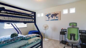 3 Schlafzimmer, Schreibtisch, Bügeleisen/Bügelbrett, WLAN