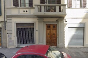Exterior detail - Montebello Place in Florence by Mmega (Firenze)