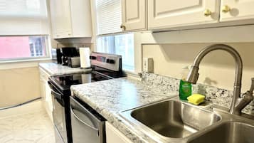 Coffee/tea maker, fridge, microwave, oven