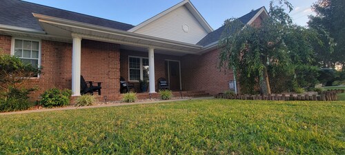 Twin Lakes House - Spacious 4BR/3BA Lake Cumberland- Somernites Cruise -Pets OK