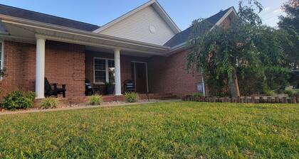 Twin Lakes House - Spacious 4BR/3BA Lake Cumberland- Somernites Cruise -Pets OK