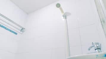 Apartment | Bathroom | Shower, towels