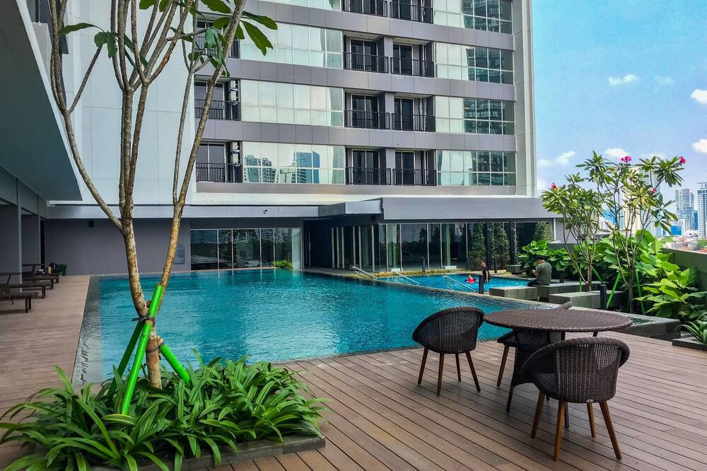 Best Homey And Nice 1Br At Ciputra World 2 Apartment