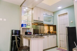 Private kitchen - Fancy And Nice 2Br At Gading Greenhill Apartment (Jakarta)