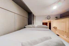 Room - Comfortable And Simply Studio Room At Sky House Bsd Apartment (Pagedangan)