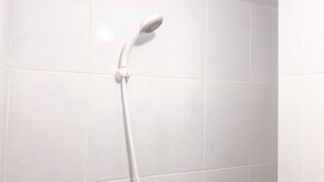 Studio | Bathroom | Shower, towels
