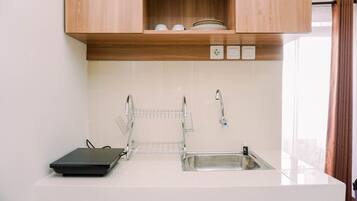 Studio | Privékeuken | Een minikoelkast, een kookplaat