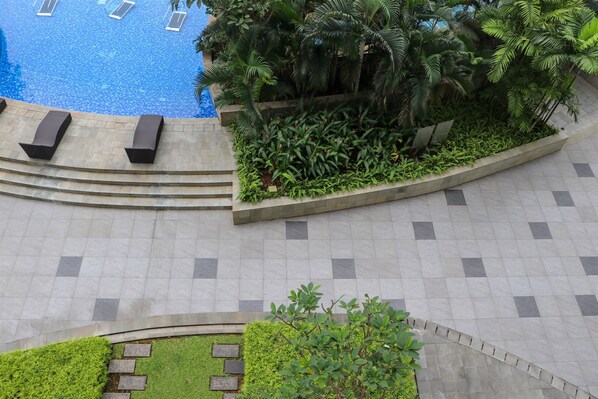 Exterior - Beautiful Pool View Homey Spacious Studio At West Vista Apartment (Jakarta)