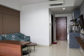 Living area - Beautiful Pool View Homey Spacious Studio At West Vista Apartment (Jakarta)