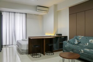 Studio | Living area