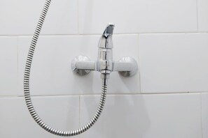 Studio | Bad | Dusj og håndklær