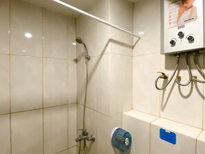 Bathroom - Modern And Homey Studio At Grand Kamala Lagoon Apartment (Bekasi)