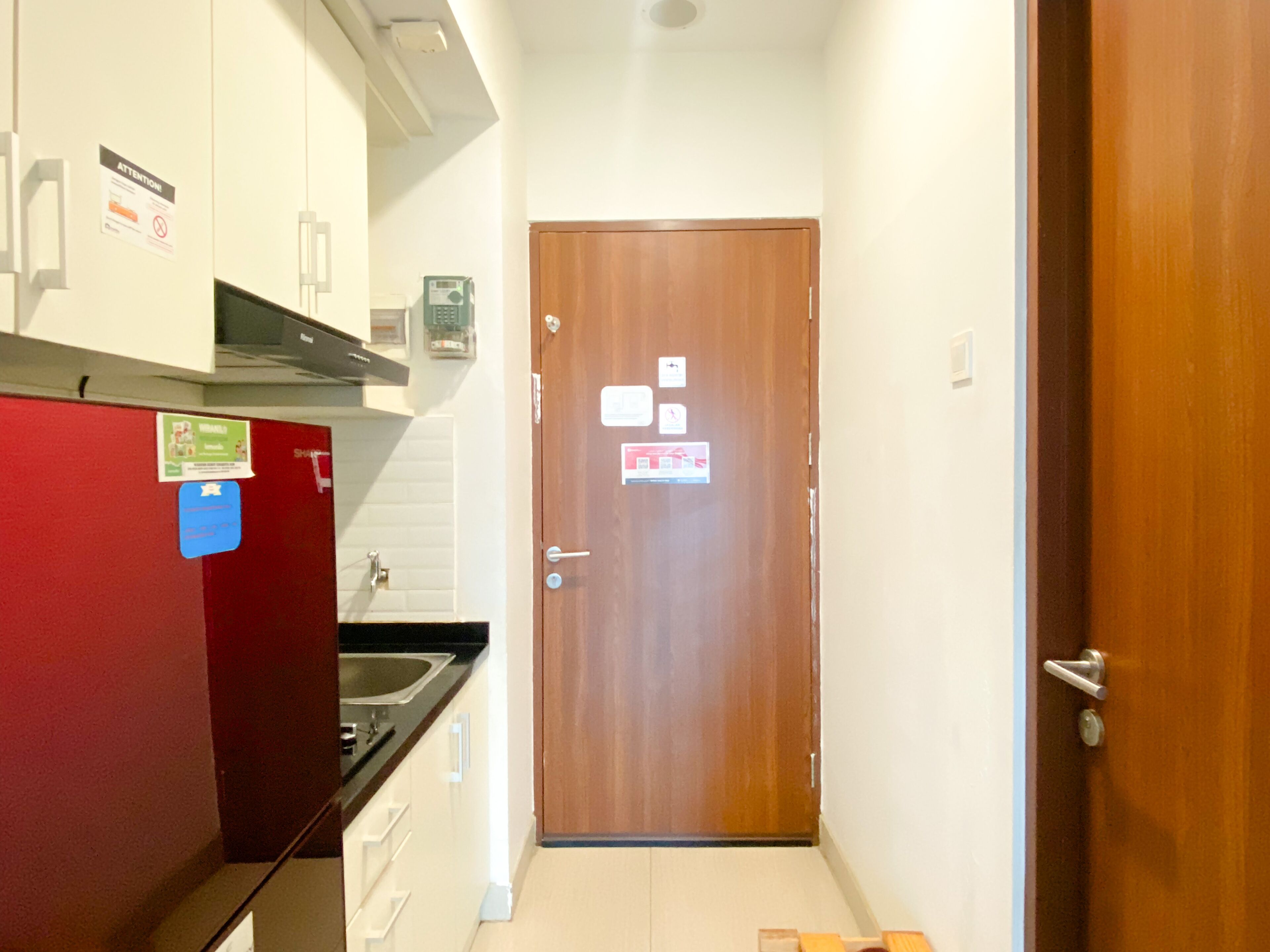 Studio | Private kitchen | Full-size fridge, stovetop
