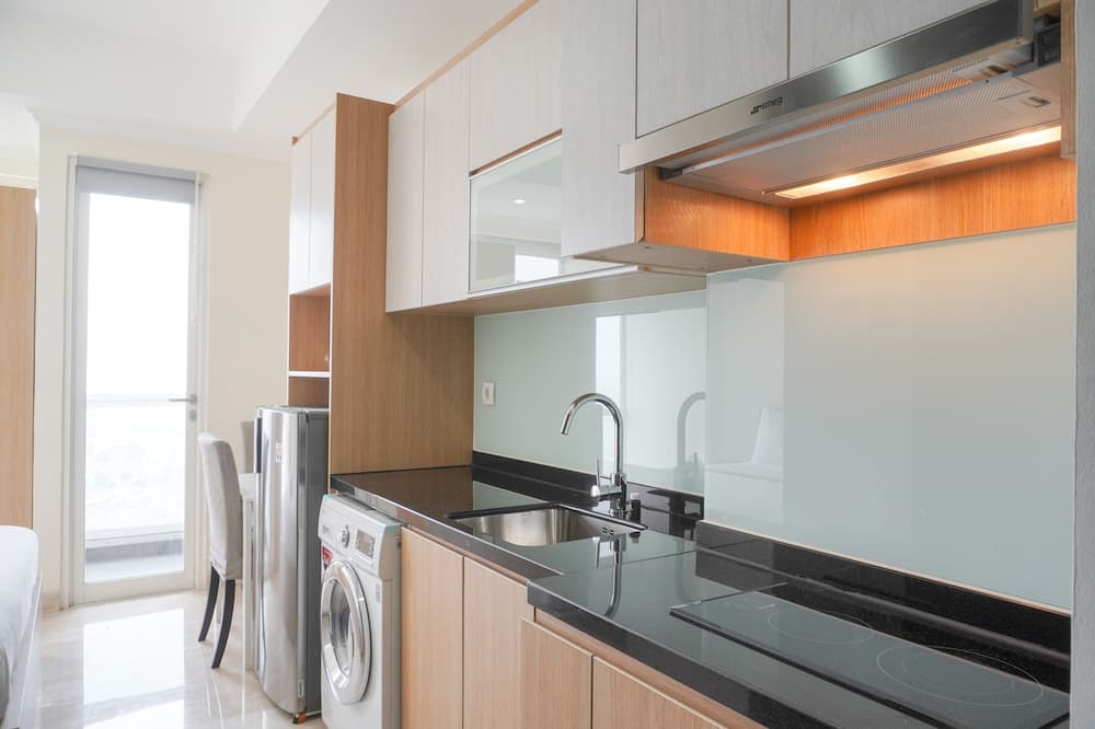 Comfort And Minimalist Studio Menteng Park Apartment
