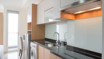 Refrigerador con freezer, placa de cocina