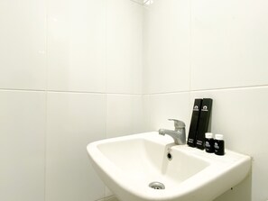 Estudio | Baño | Regadera y toallas 